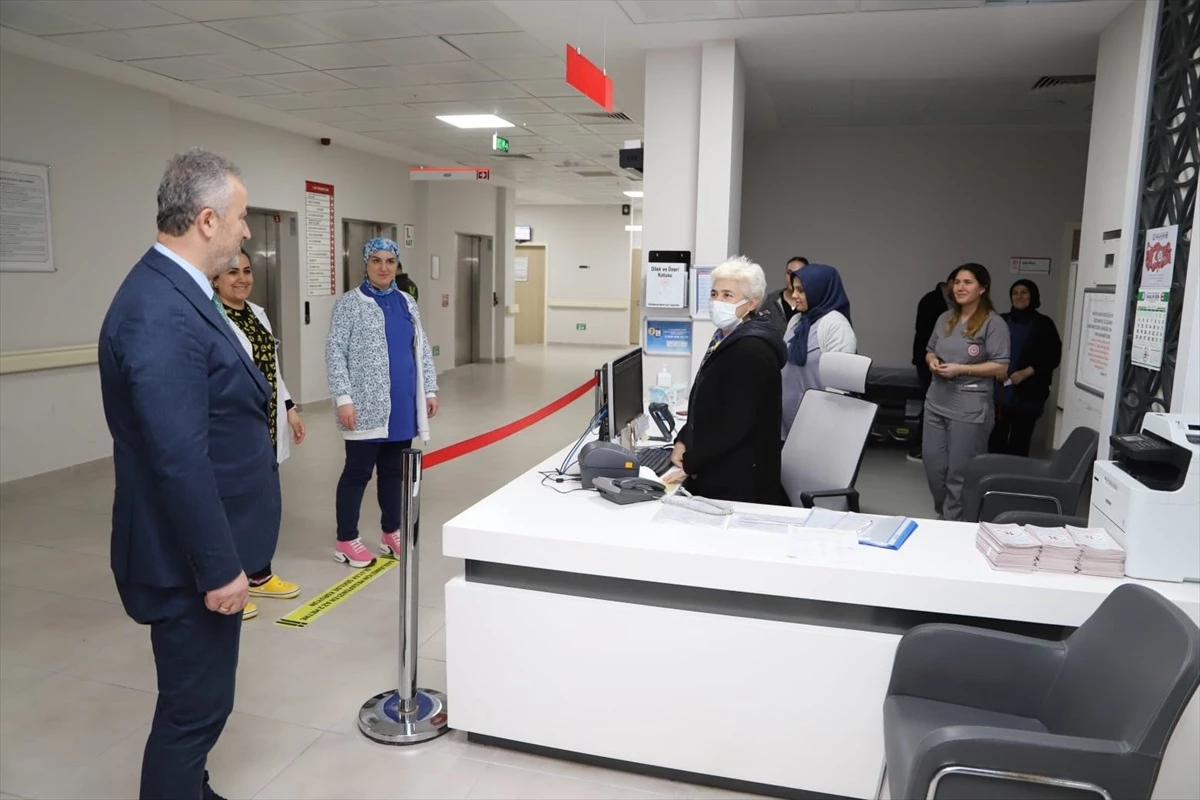 19 Mayıs Belediye Başkanı Osman Topaloğlu, sağlık kurumlarını ziyaret etti