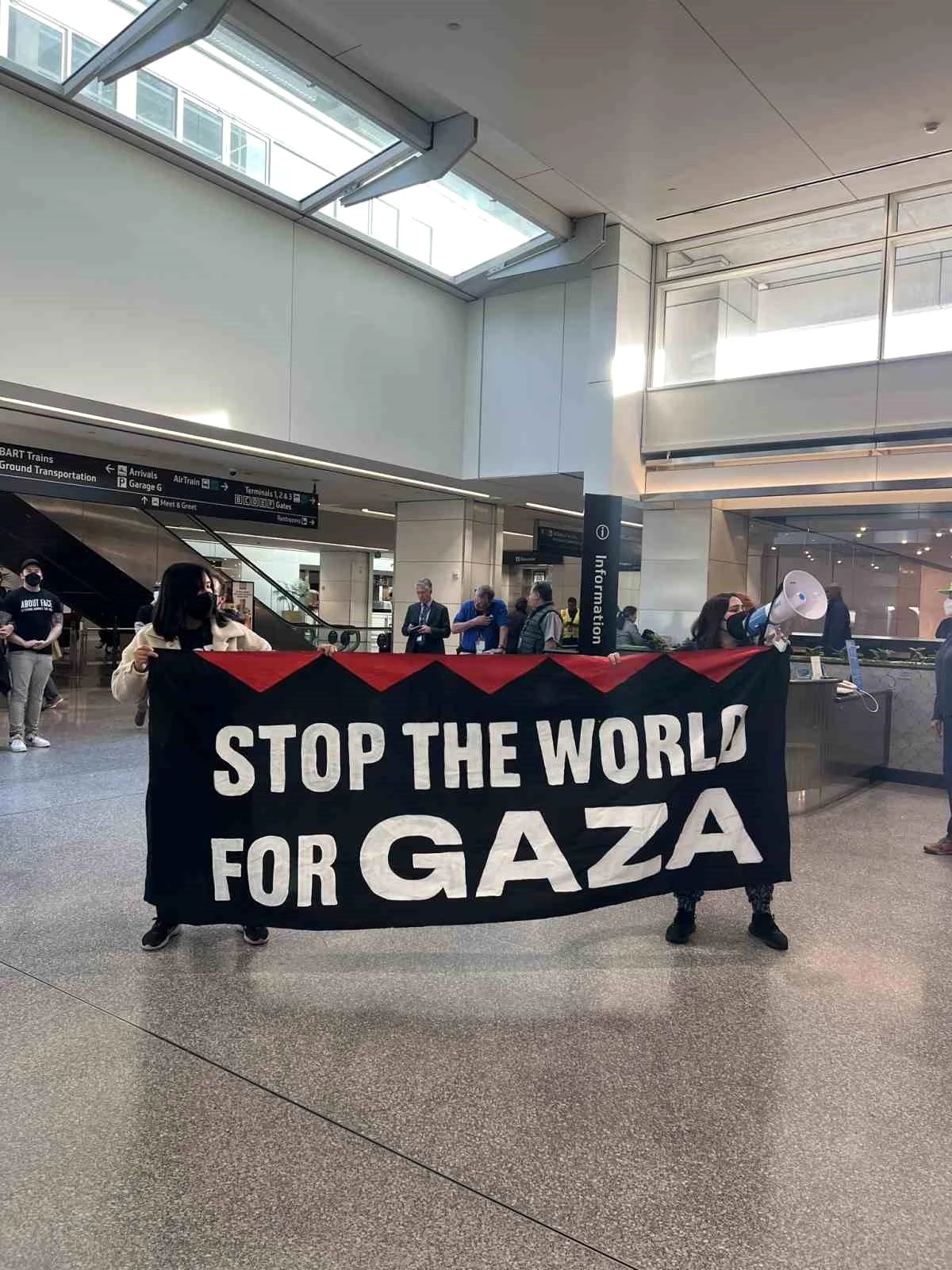 San Francisco Uluslararası Havaalanı\'nda Gazze Protestosu