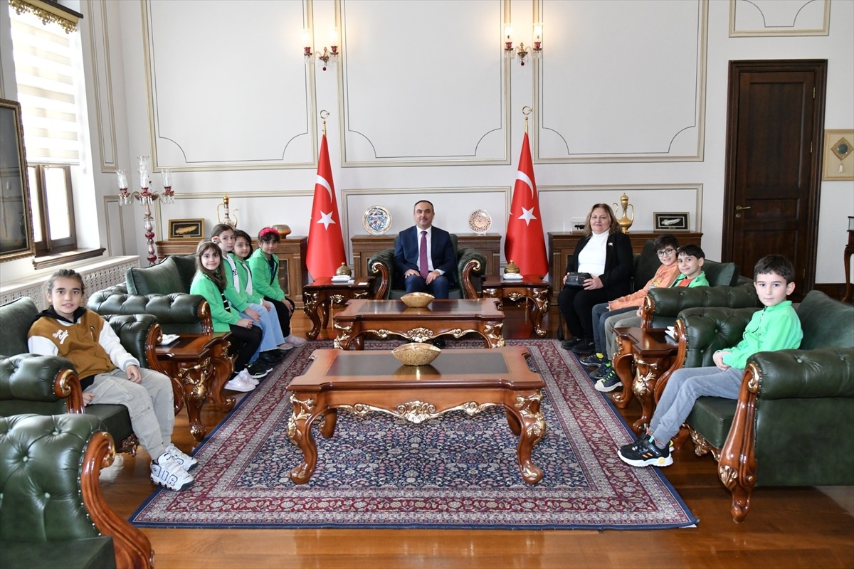 Aden Koleji Lina İlkokulu öğrencileri Tekirdağ Valisi Recep Soytürk\'ü ziyaret etti
