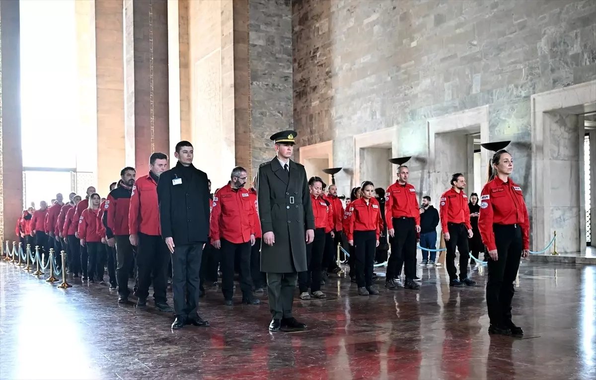 AKUT Arama Kurtarma Derneği Anıtkabir\'i ziyaret etti