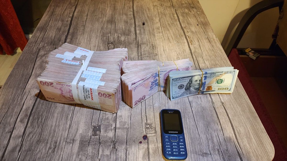 Aydın\'da Üniversite Öğrencilerini Kullanarak Dolandırıcılık Yapan Şüpheliler Tutuklandı