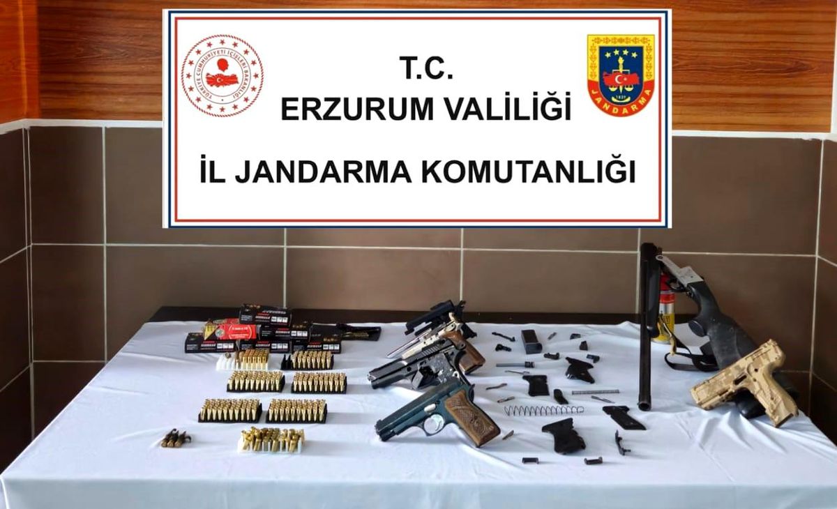 Erzurum\'da Kaçakçılık Operasyonunda 4 Tabanca Ele Geçirildi