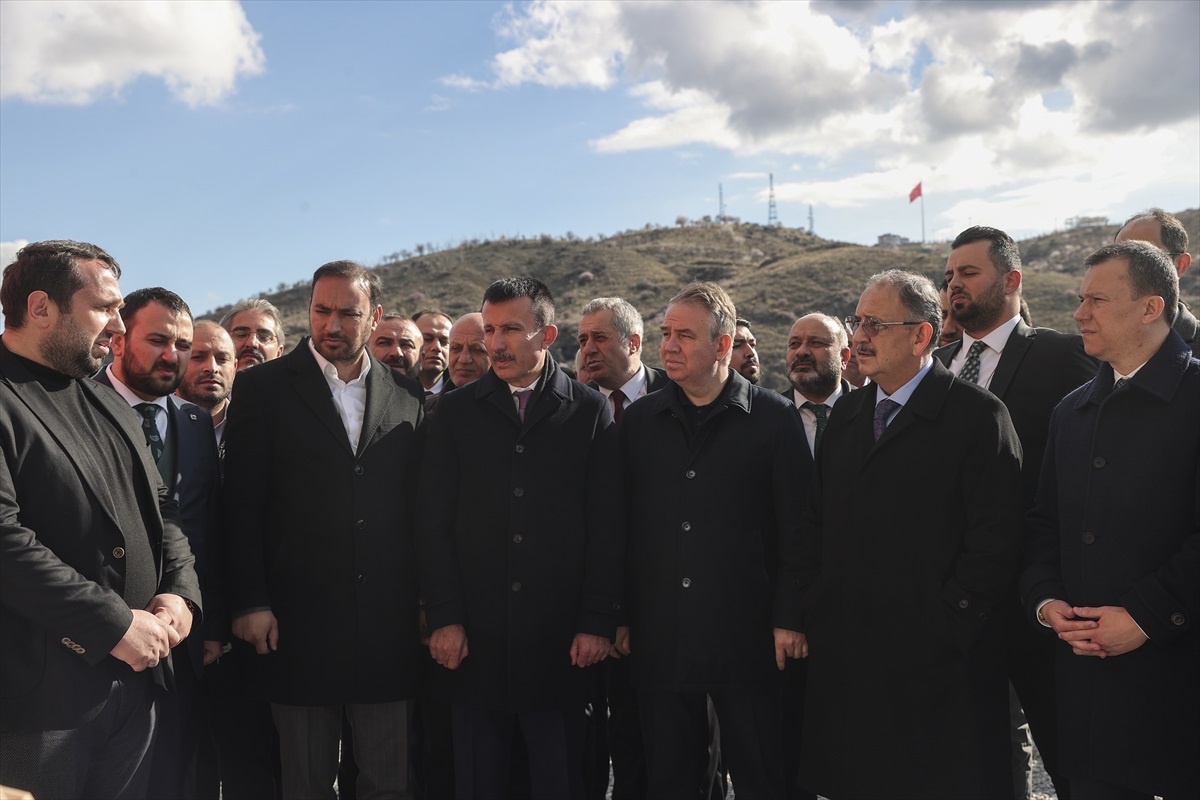 Özhaseki: \'Allah sizden razı olsun\' deyinceye kadar bu mahalleden çıkmayacağız