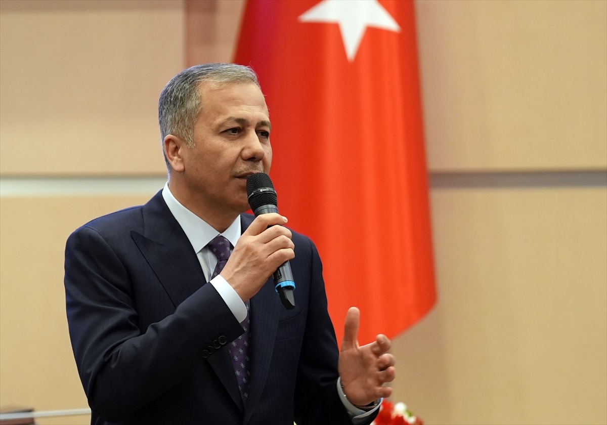 İçişleri Bakanı Ali Yerlikaya, yaka kameralarının kullanımını duyurdu