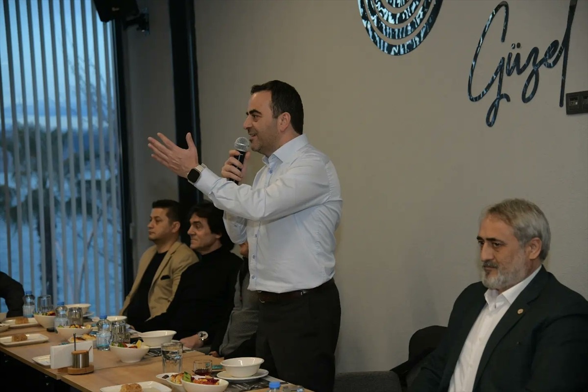 Başiskele Belediye Başkanı Yasin Özlü, spor kulüpleri temsilcileriyle iftarda buluştu
