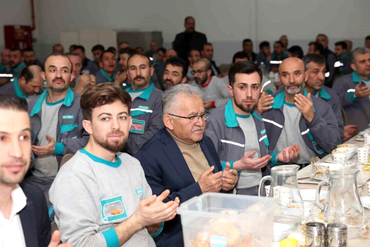 Kayseri Büyükşehir Belediye Başkanı İşçilerle Sahurda Buluştu