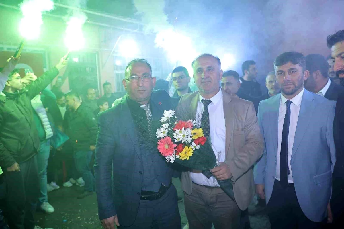 İncirliova Belediye Başkanı Aytekin Kaya Mahalle Ziyaretlerinde Meşalelerle Karşılandı