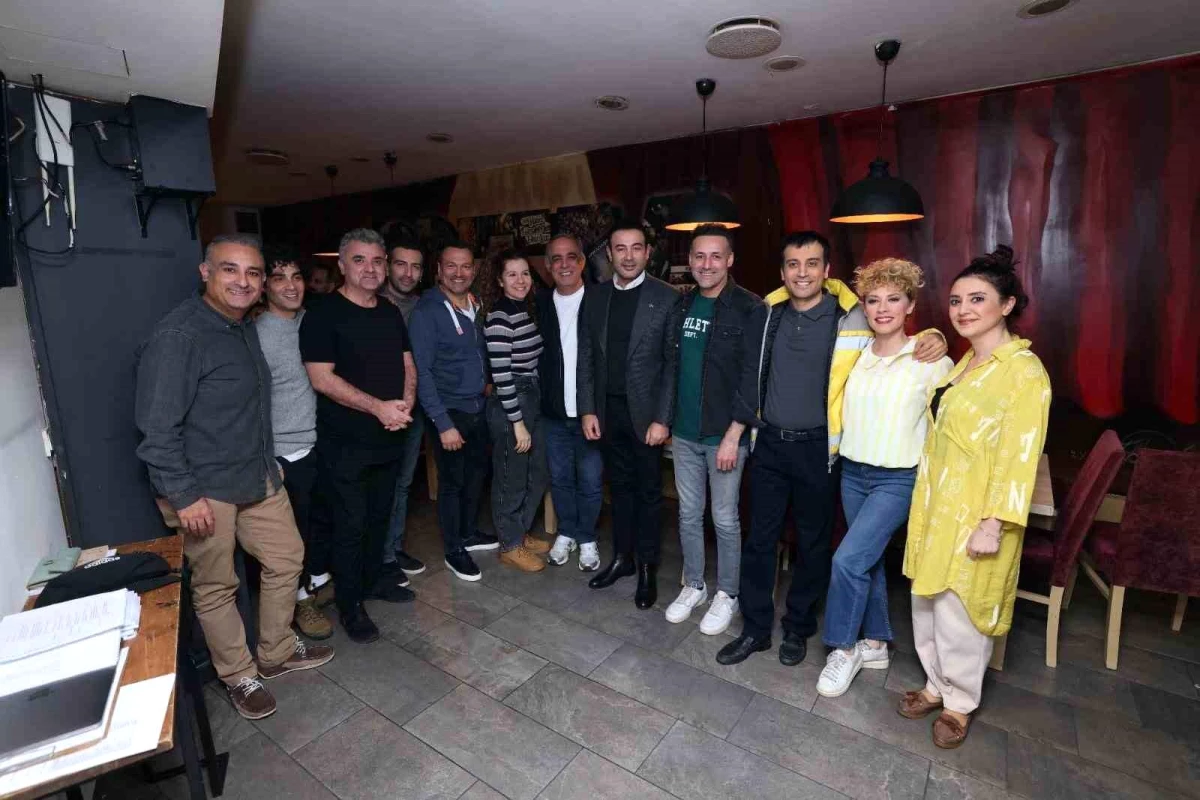 Beşiktaş Belediye Başkanı Rıza Akpolat, Güldür Güldür Show oyuncularını ziyaret etti