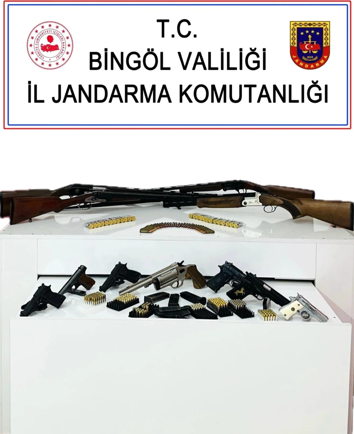 Bingöl\'de jandarma operasyonunda çok sayıda silah ele geçirildi, 1 şüpheli gözaltına alındı