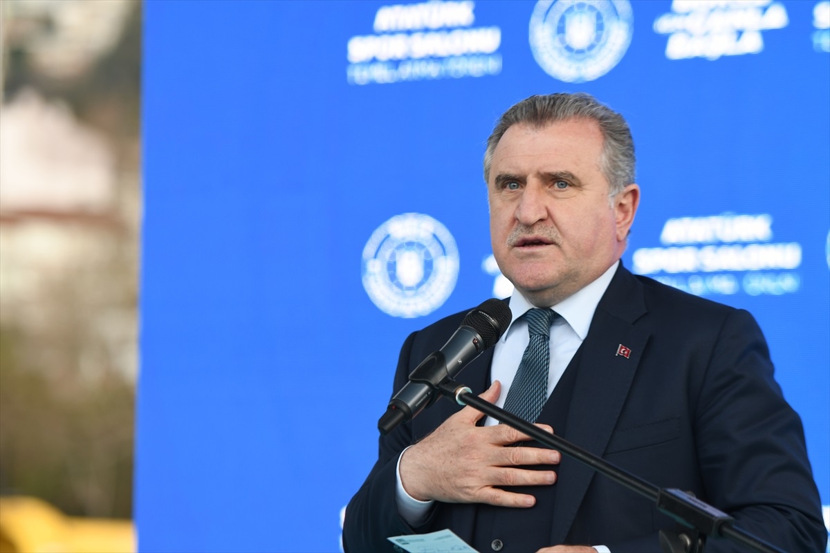 Bursa\'da Atatürk Spor Salonu ve Yarı Olimpik Yüzme Havuzu\'nun temeli atıldı