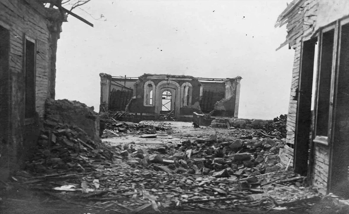 Çanakkale\'de 109 Yıl Önce Yaşanan Bombardıman Fotoğraflarda