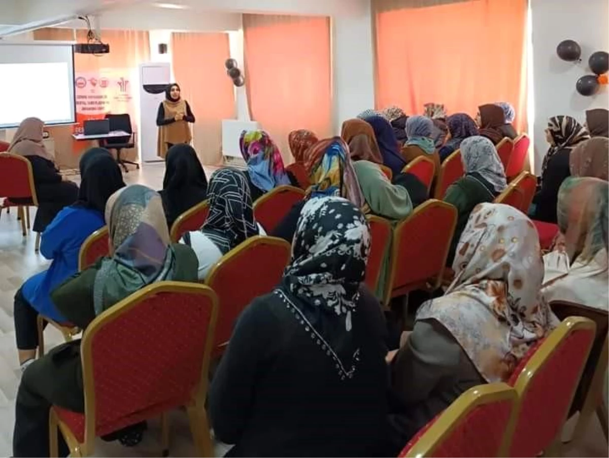 Diyarbakır\'da Aile Destek Merkezi\'nde Kadınlara Aile ve İnternet Semineri Verildi
