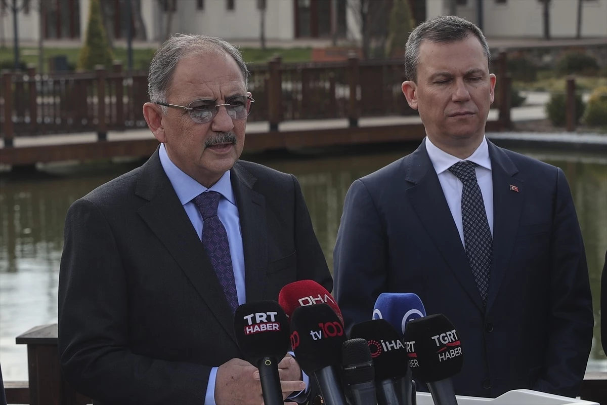 Çevre Bakanı Özhaseki, Saraçoğlu Mahallesi'ni ziyaret etti