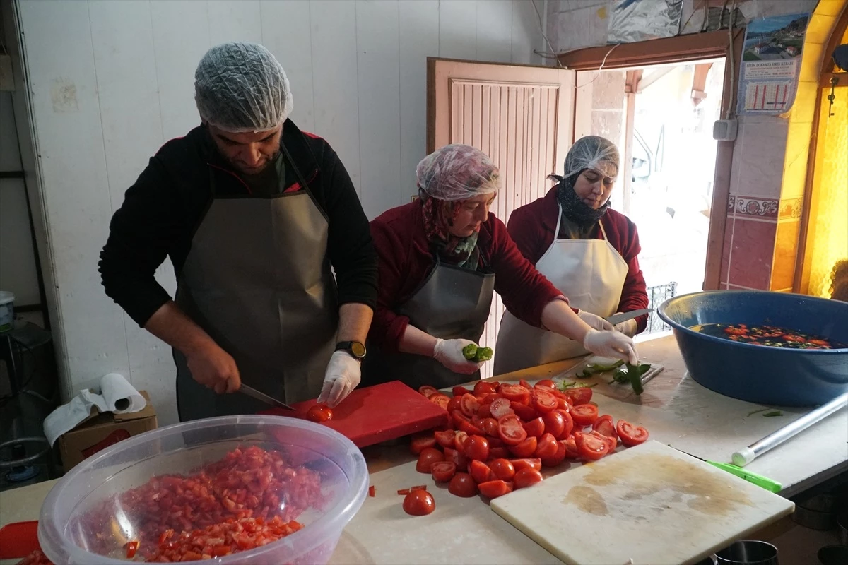 Çorum\'un Osmancık ilçesinde tarihi Koca Mehmet Paşa Aşevi\'nde ramazan boyunca sıcak yemek dağıtılıyor