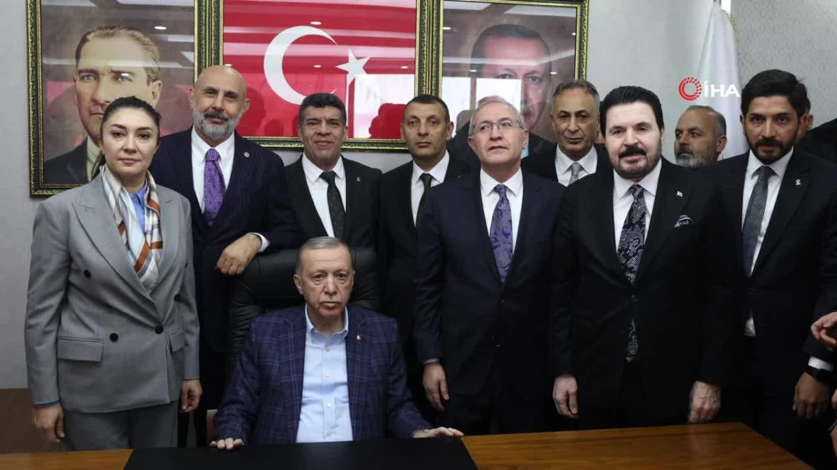 Cumhurbaşkanı Erdoğan, Ağrı AK Parti İl Başkanlığı\'nı ziyaret etti