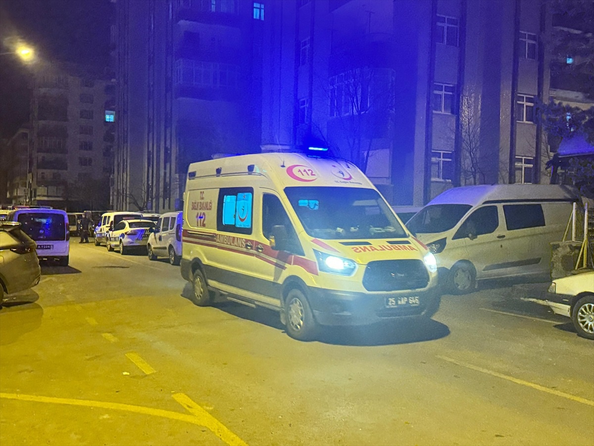 Erzurum\'da evde tartıştığı eşi ile kızını bıçaklayarak öldürüp kaçan zanlı tutuklandı