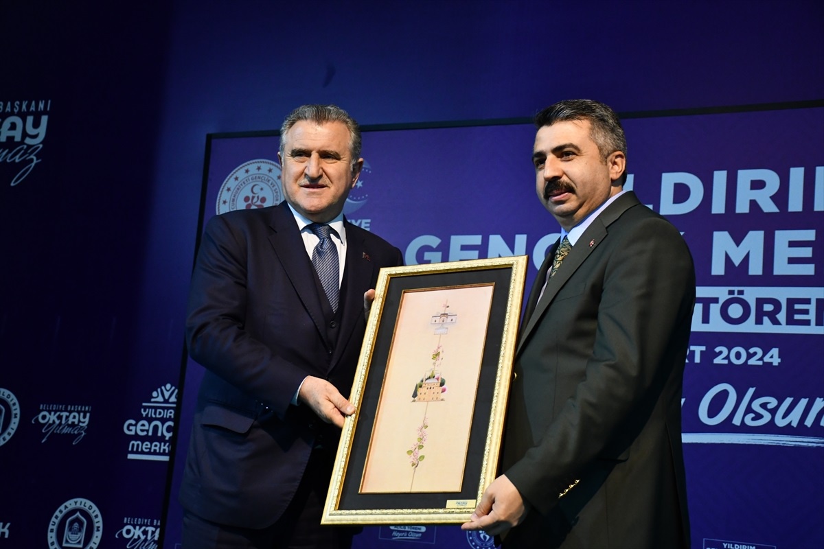Gençlik ve Spor Bakanı Osman Aşkın Bak: Türkiye\'de Spor Devrimi Yaşanıyor
