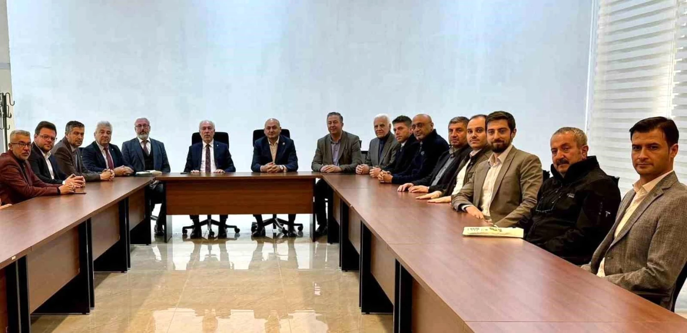 AK Parti Belediye Başkan Adayı Kamil Saraçoğlu, Kütahya 30 Ağustos OSB Yönetim Kurulu ile bir araya geldi