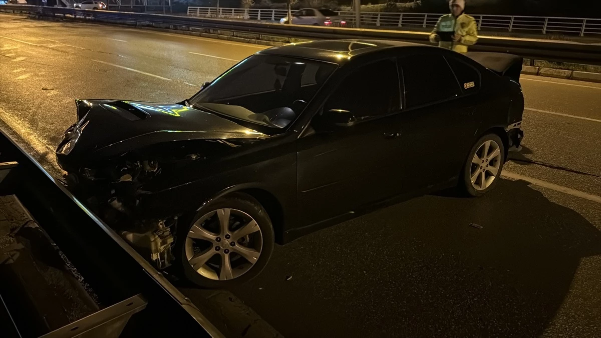 Safranbolu\'da bariyere çarpan otomobilin sürücüsü yaralandı