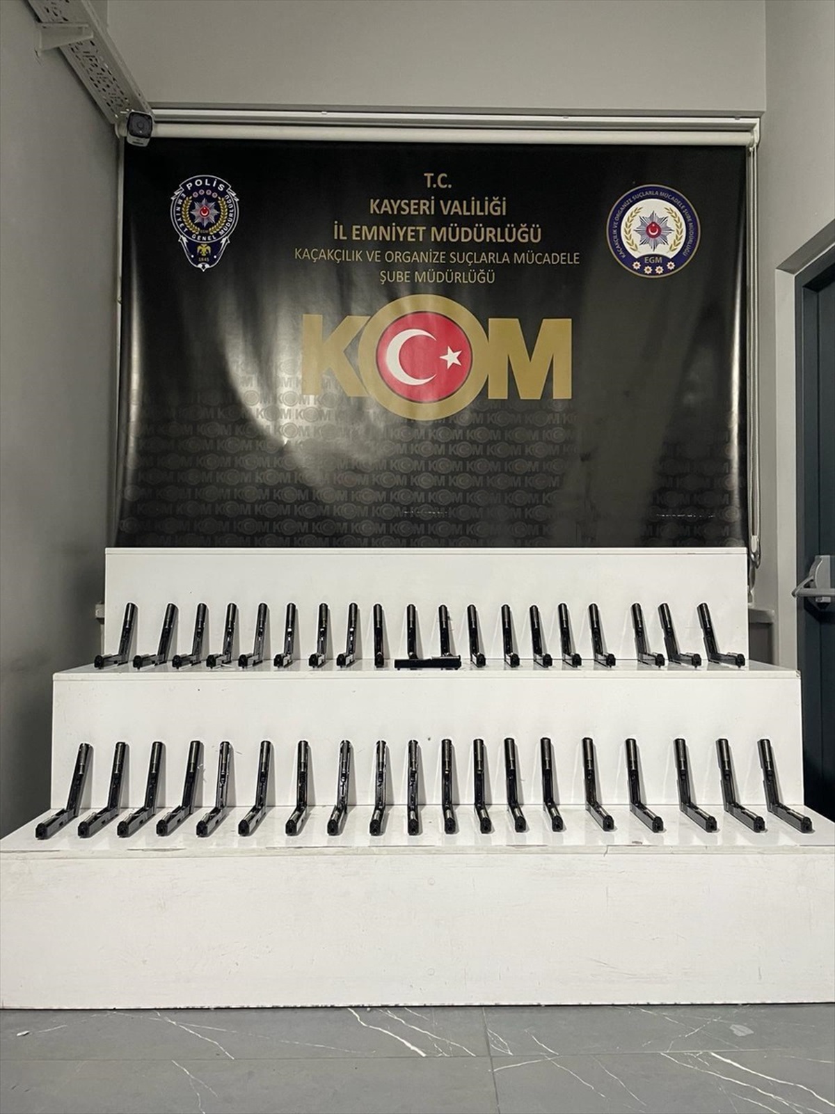 Kayseri\'de Polis Operasyonunda Otomatik Tabanca Ele Geçirildi