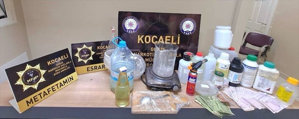 Kocaeli\'de yapılan uyuşturucu operasyonunda 3 zanlı tutuklandı