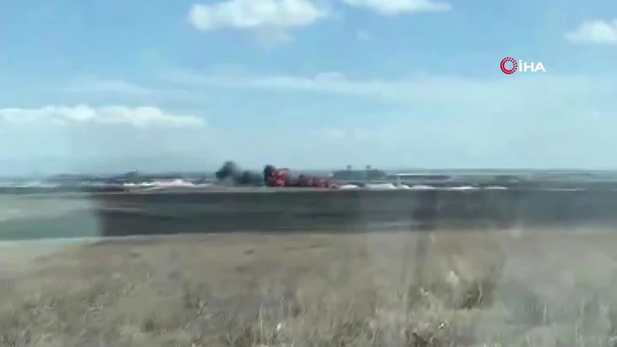 Konya\'da eğitim uçağı şantiye alanına düştü, iş makinesi operatörü askeri personel hayatını kaybetti