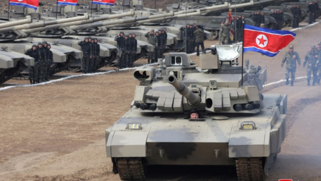 Kuzey Kore Lideri Kim, tanka binerek düşmanlarına gözdağı verdi