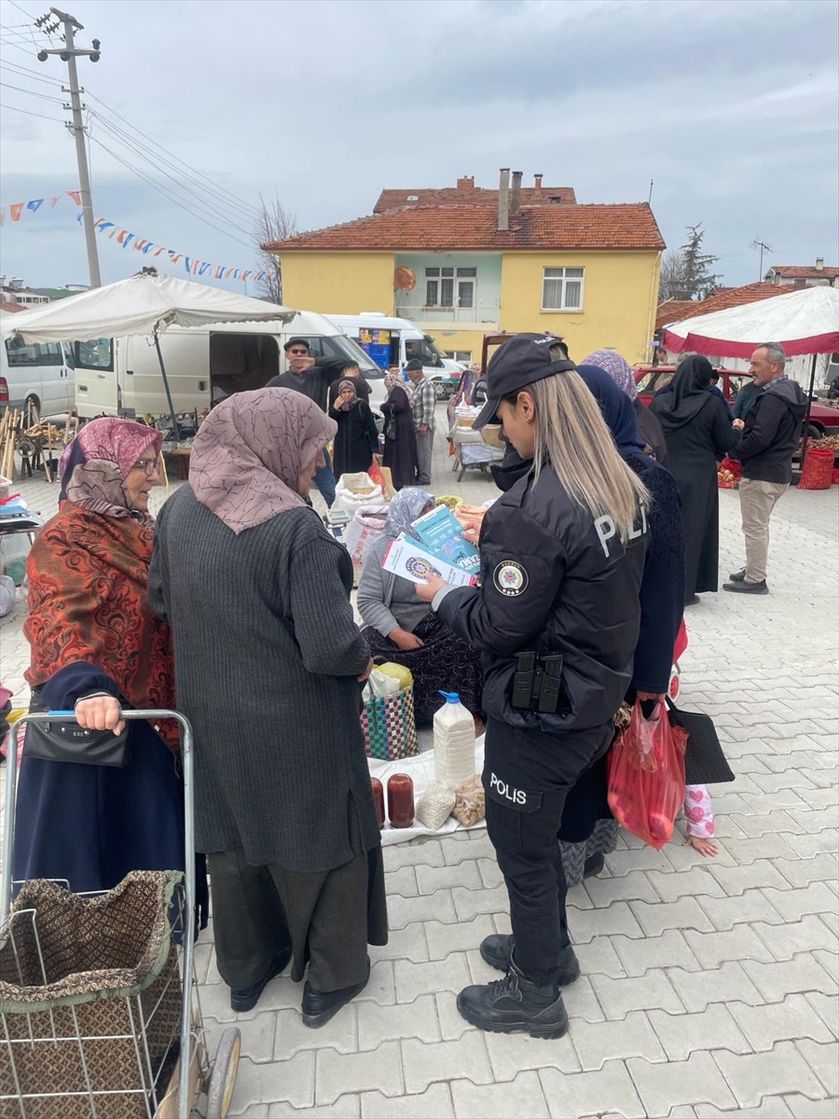 Ladik Emniyet Müdürlüğü, sosyal medya bağımlılığına karşı bilgilendirme çalışması yaptı