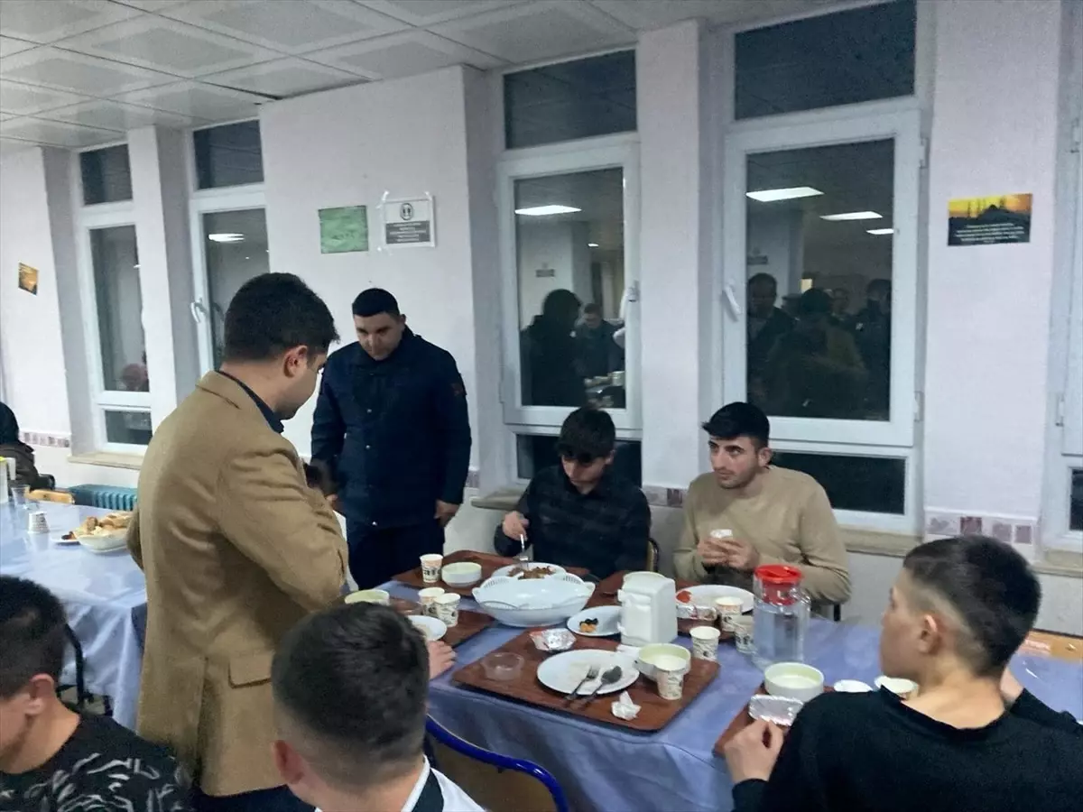 Oğuzlar Kaymakamı Muhammed Turan, şehit aileleri ve gazilerle iftarda bir araya geldi