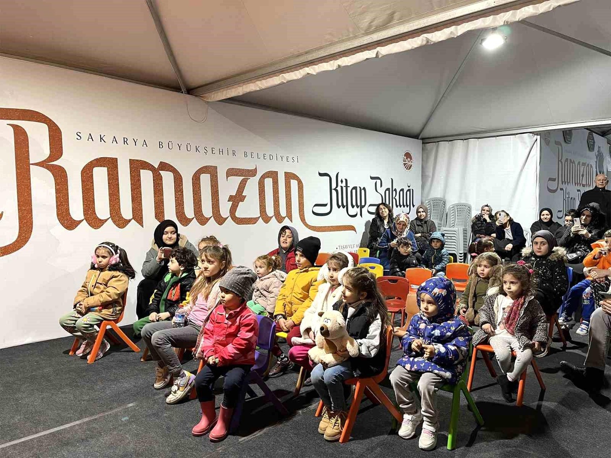 Sakarya Büyükşehir Belediyesi\'nden miniklere kukla gösterisi
