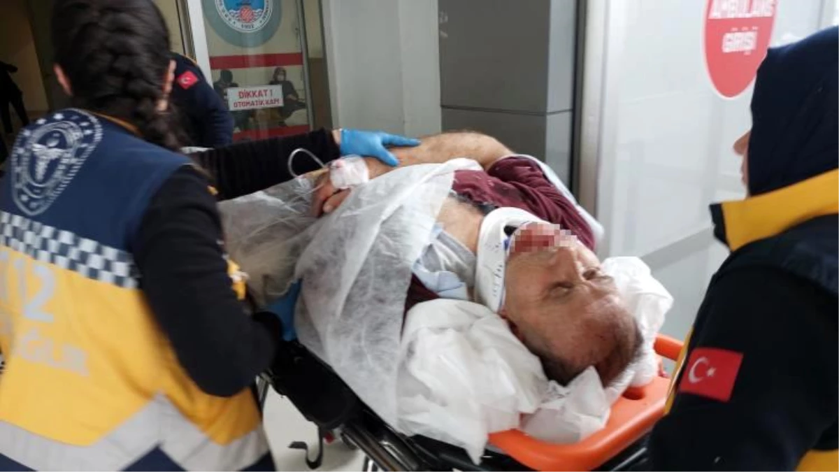 Samsun\'da Hafif Ticari Araç Tırın Dorsesine Çarptı: 1 Kişi Ağır Yaralandı