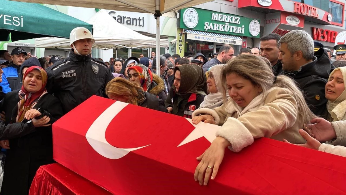 Şırnak\'ta trafik kazasında şehit olan polis memuru Kayseri\'de son yolculuğuna uğurlandı