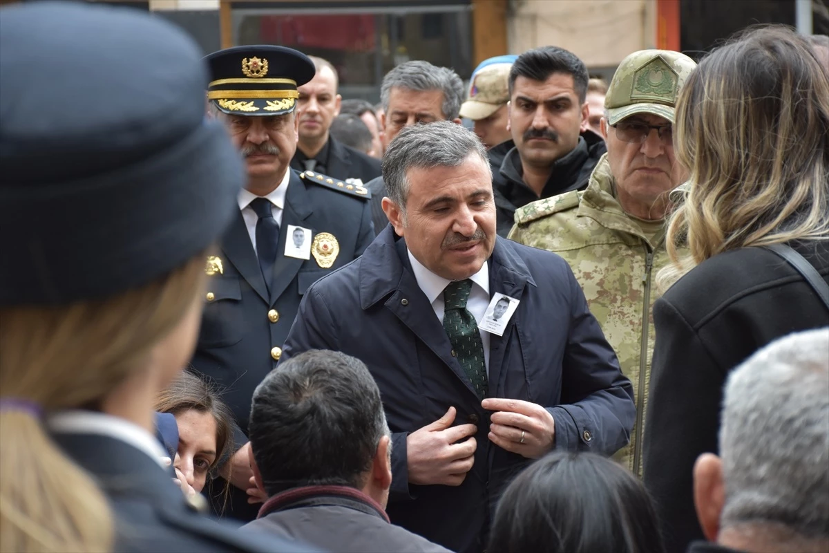 Şırnak\'ta trafik kazasında şehit olan polis memuru için tören düzenlendi