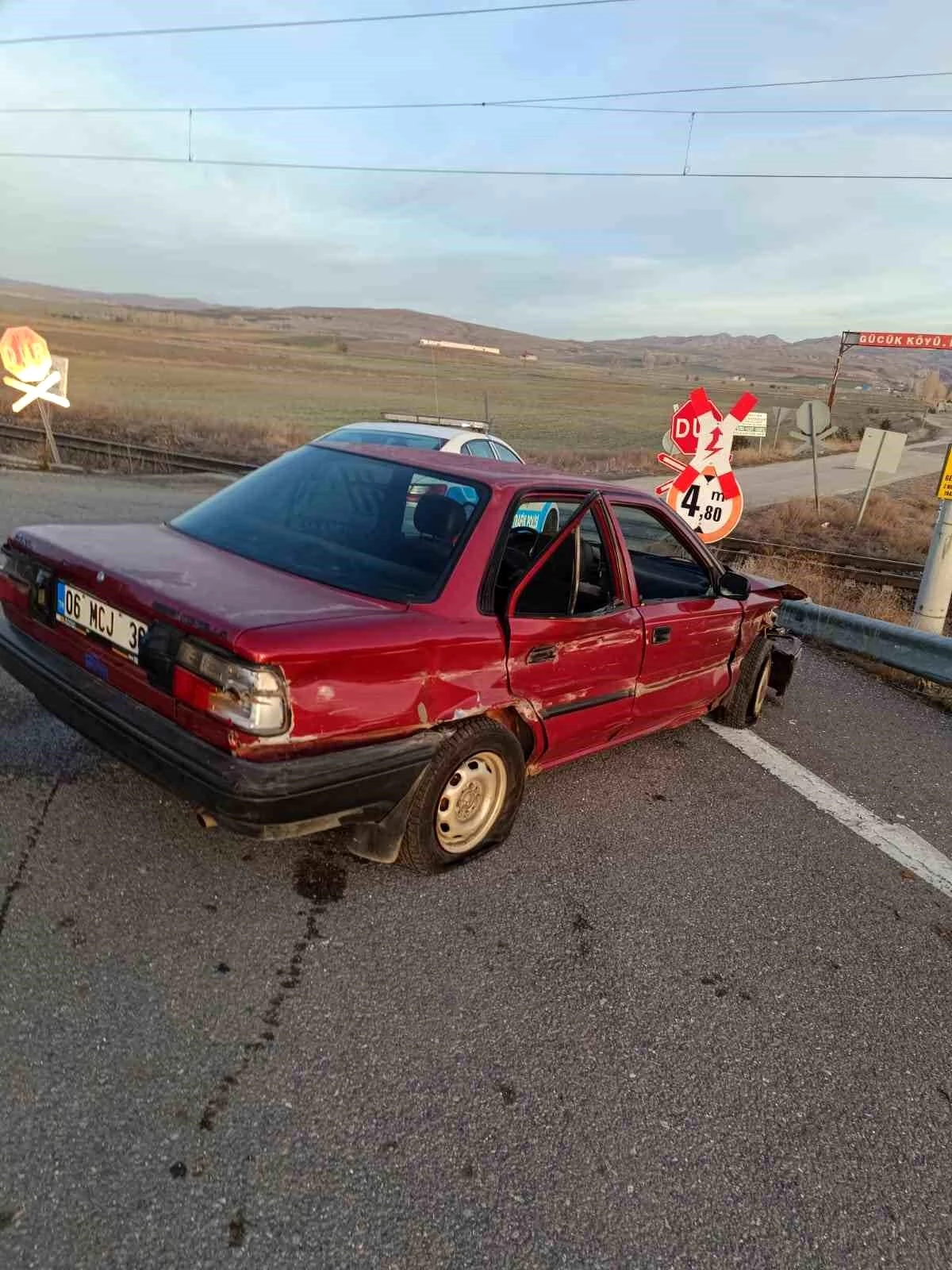Sivas\'ta otomobil kazası: 3 kişi yaralandı