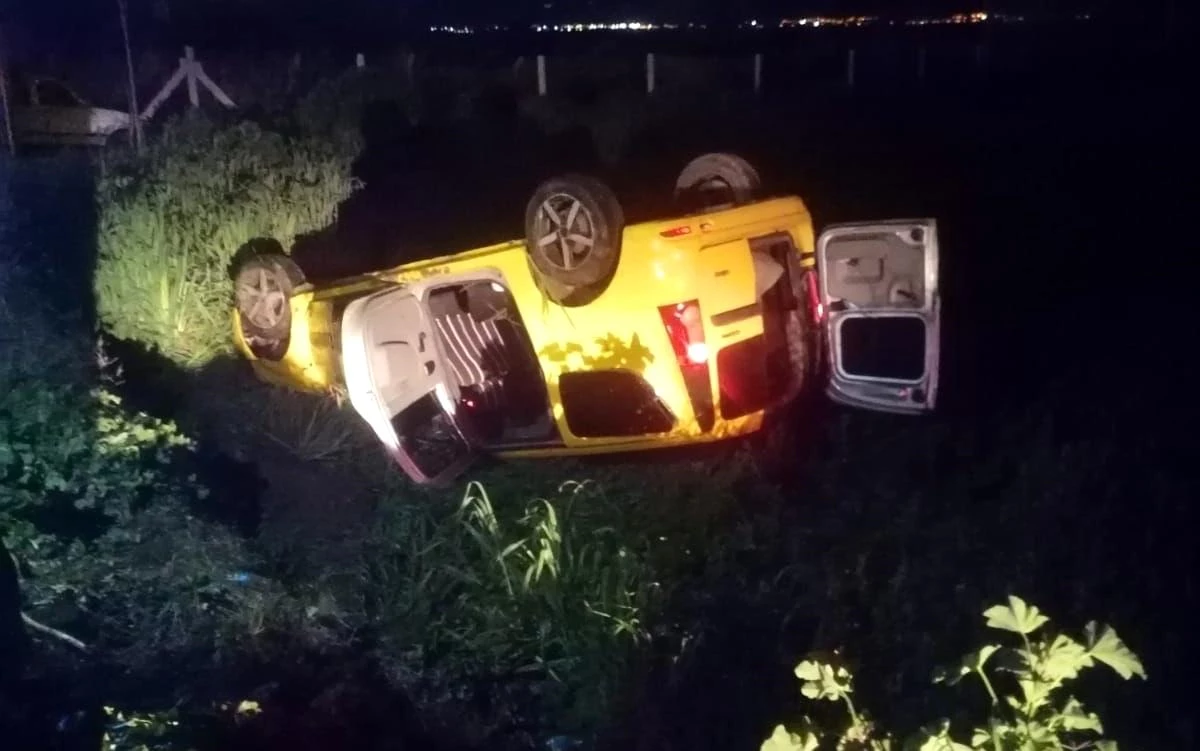 Aydın\'ın Koçarlı ilçesinde ticari araç devrildi, 5 kişi yaralandı