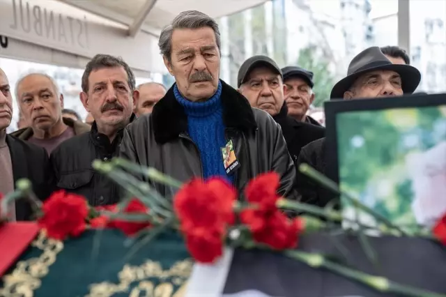 Selvi Boylum Al Yazmalım'ın yapımcısı Arif Keskiner son yolculuğuna uğurlandı! Kadir İnanır duygusal anlar yaşadı