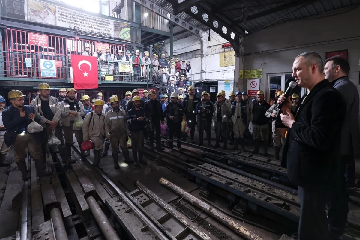 Zonguldak Belediye Başkanı Ömer Selim Alan, madencilerle buluştu