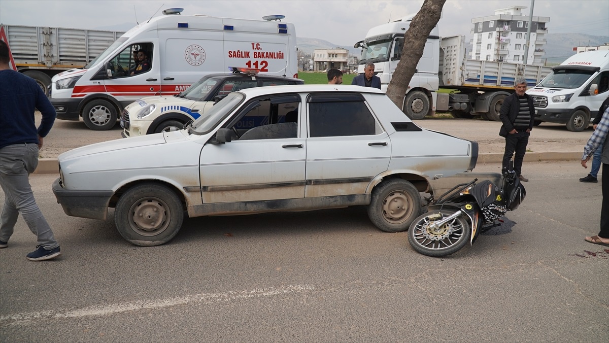 Adıyaman\'da otomobil ve motosiklet çarpışması: 1 yaralı