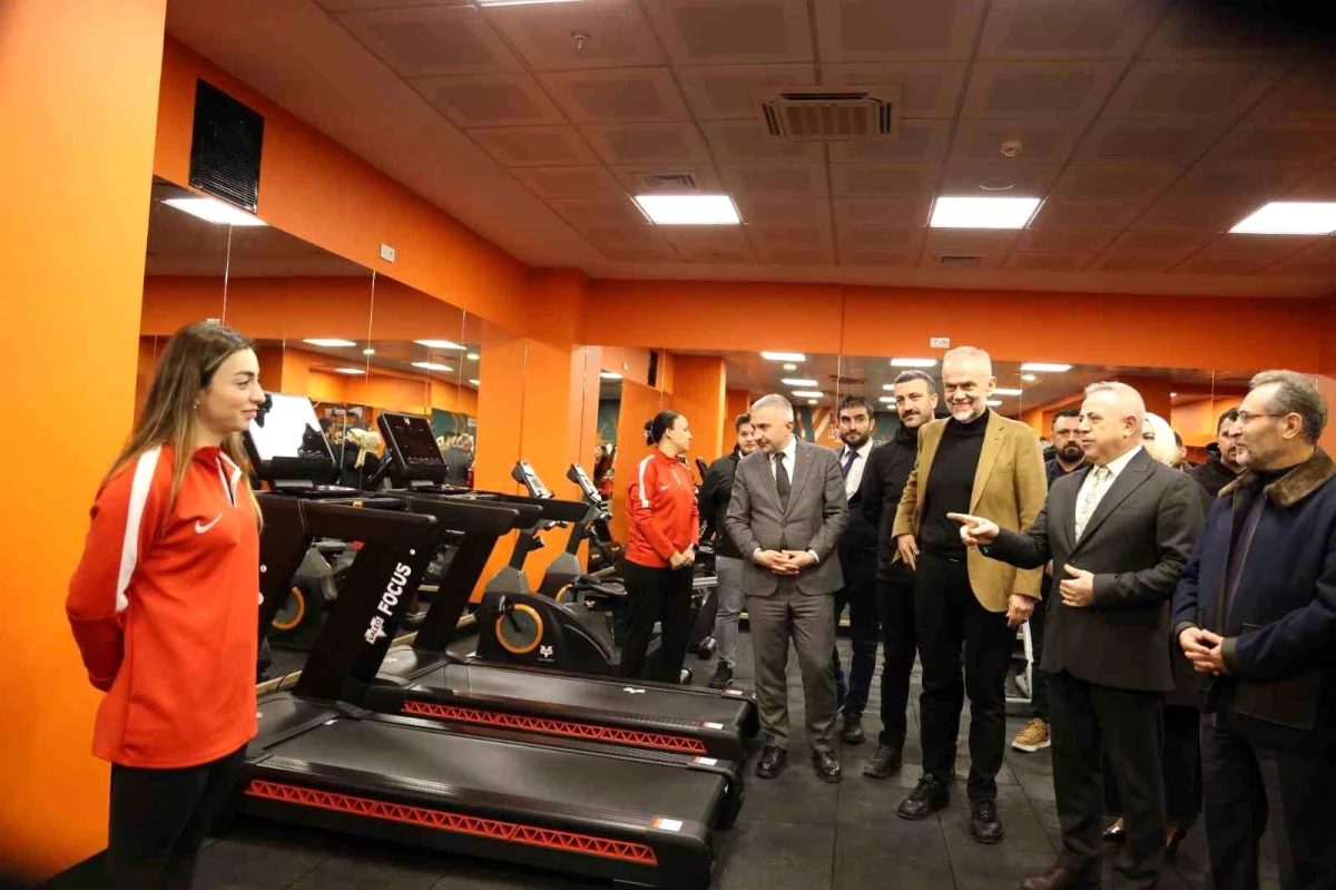 Çekmeköy Belediyesi Cumhuriyet Mahallesi\'nde Kadın Spor Merkezi Açtı