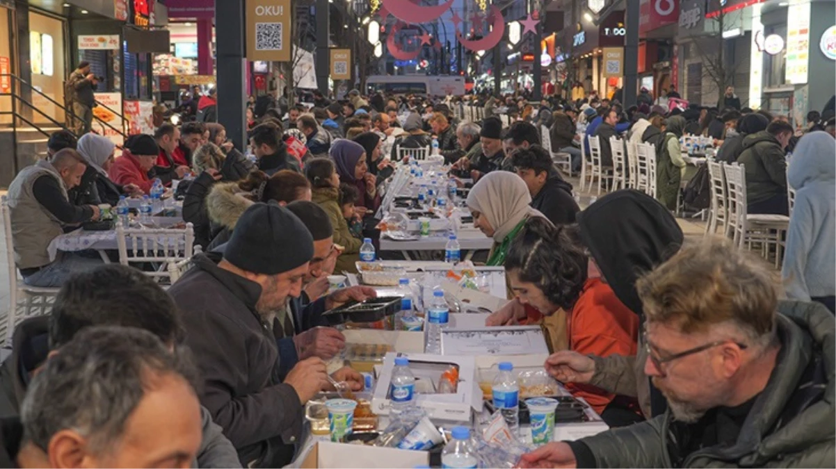 Bağcılar Meydanı\'nda Ramazan ayı boyunca sürecek etkinlikler için plato kuruldu