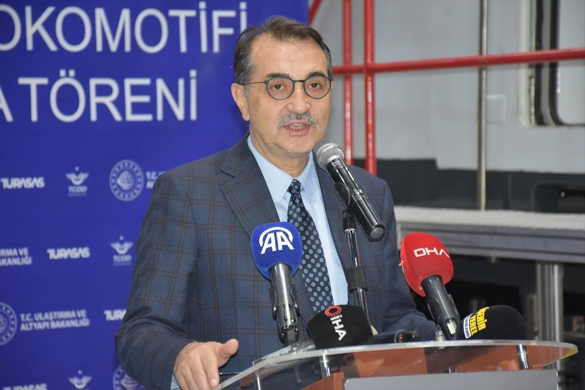 Ulaştırma Bakanı Uraloğlu, Eskişehir\'de Yeni Nesil Elektrikli Lokomotifin Üretimini Duyurdu