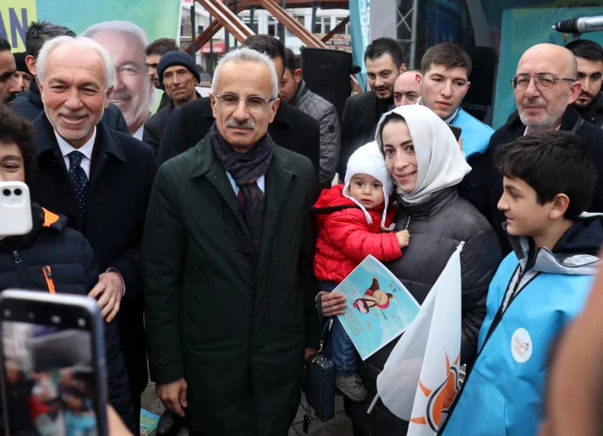 Ulaştırma Bakanı Uraloğlu, AK Parti Kütahya Seçim Bürosunu Ziyaret Etti