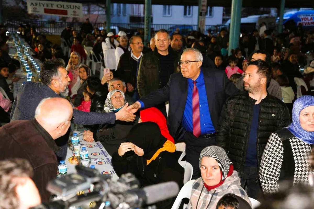 Çameli Belediye Başkanı Cengiz Arslan, Fatih Mahallesi\'nde iftar programına katıldı