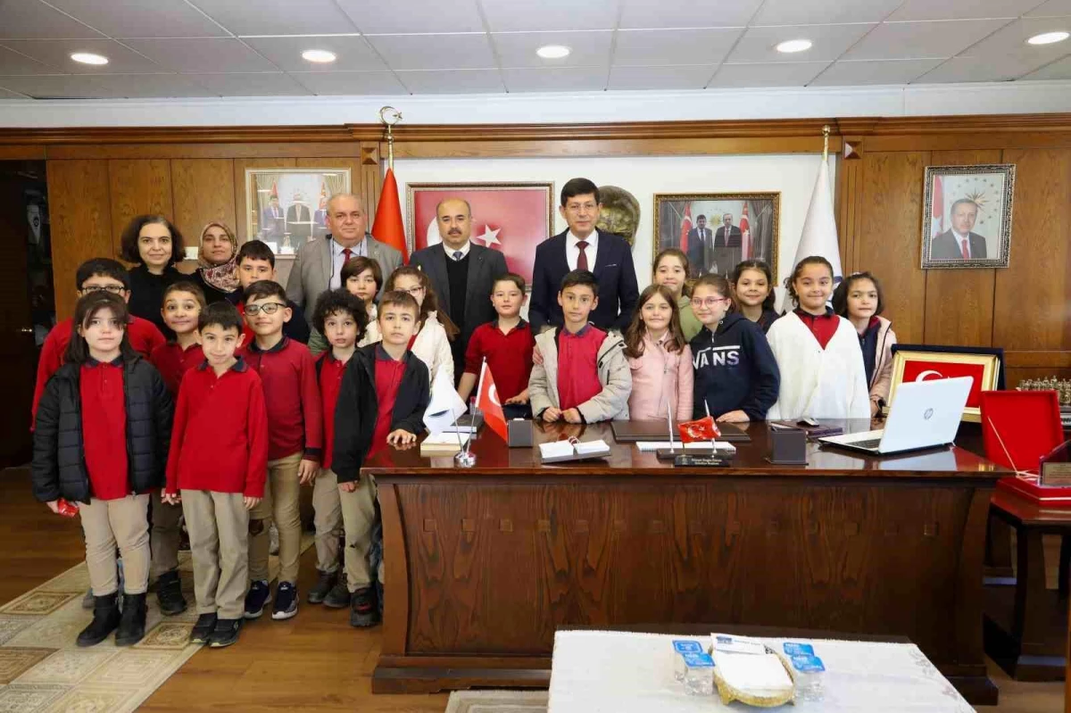 Ahmet Yesevi İlköğretim Okulu Öğrencileri Nazilli Belediye Başkanı\'nı Ziyaret Etti