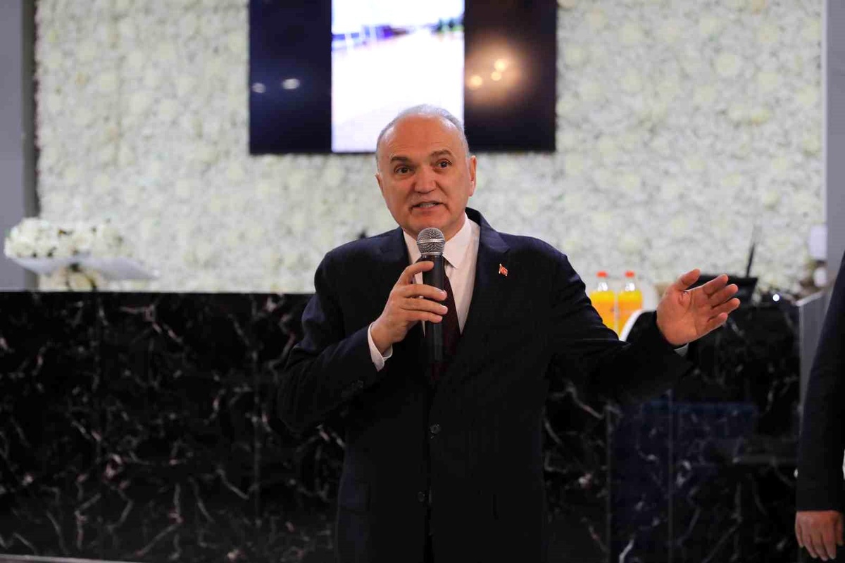 Düzce Belediye Başkanı Dr. Faruk Özlü, Küçük Sanayi Sitesi\'nin alt yapısının tamamlanacağını müjdeledi