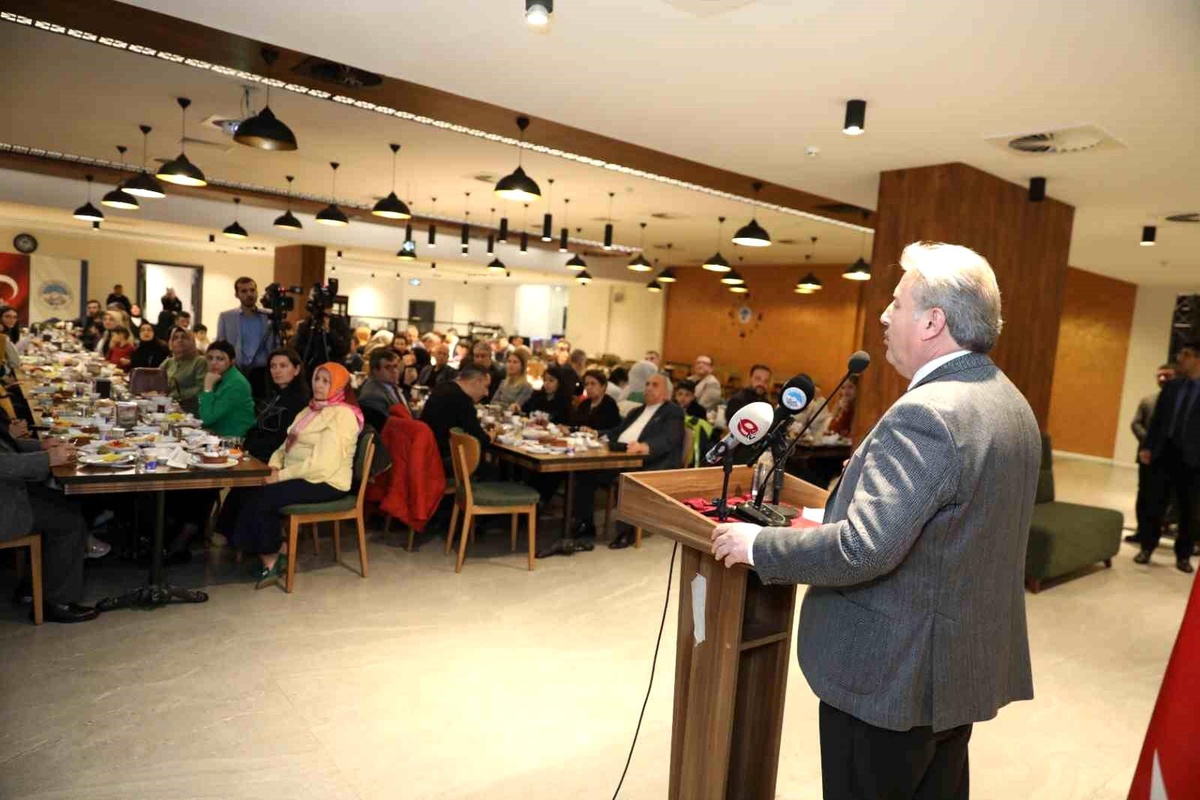 Melikgazi Belediye Başkanı Meclis Üyelerine Teşekkür Etti