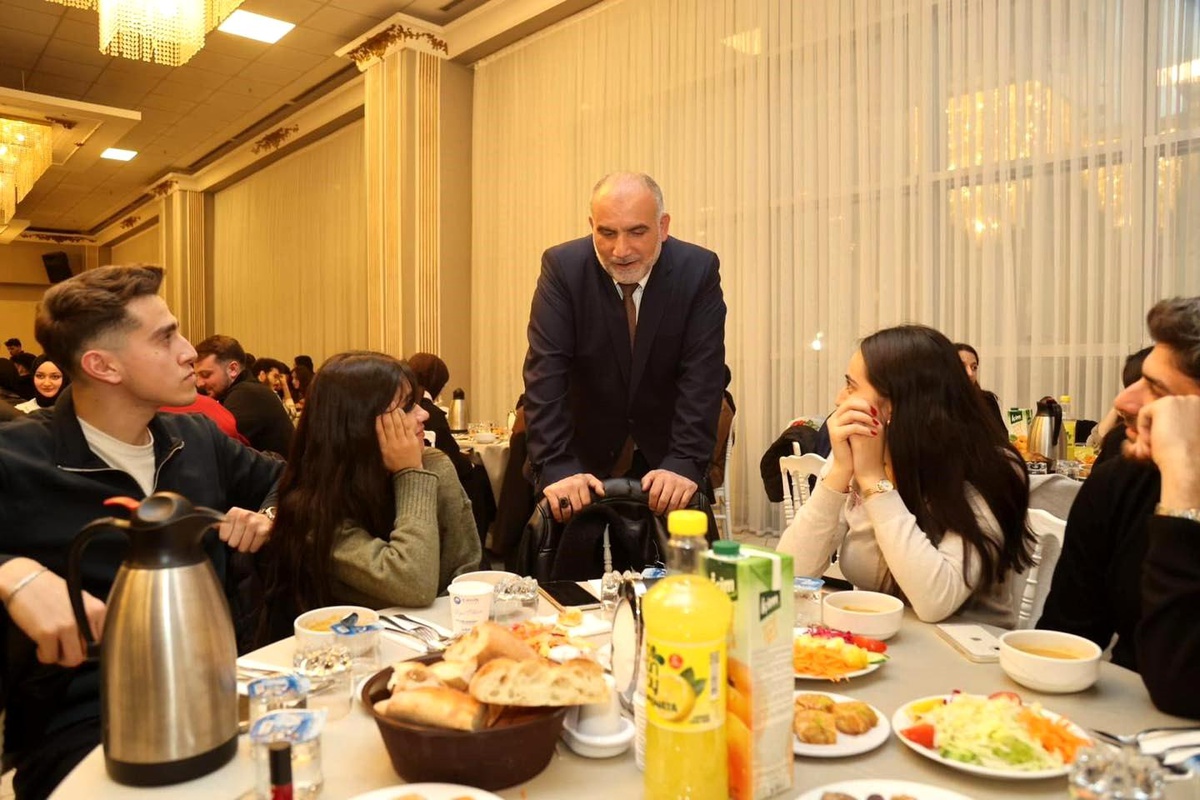 Başkan Sandıkçı, gençlere desteklerini iftarda paylaştı
