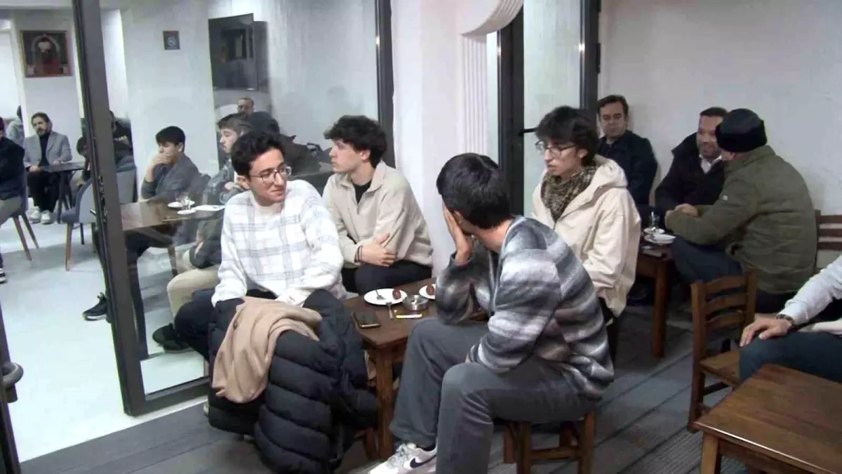 Marmara Kıraathanesi\'nde \'Söz Meclisten İçeri\' Söyleşileri Gerçekleştirildi