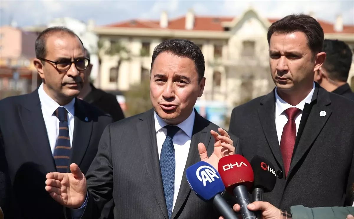 DEVA Partisi Genel Başkanı Ali Babacan, Manisa\'da esnafı ziyaret etti