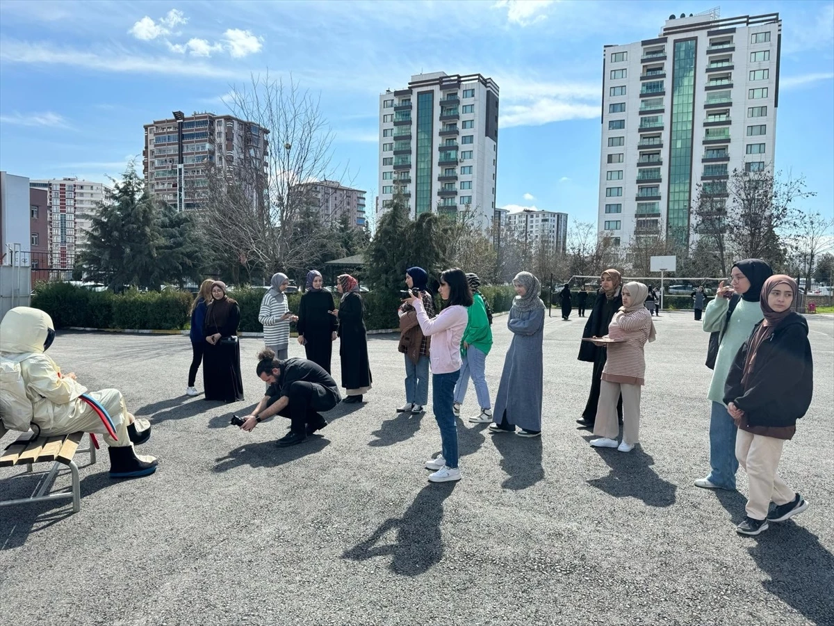 Diyarbakır\'da fotoğraf eğitimi alan öğrenciler görme engelli çocukların hayallerini objektife yansıttı